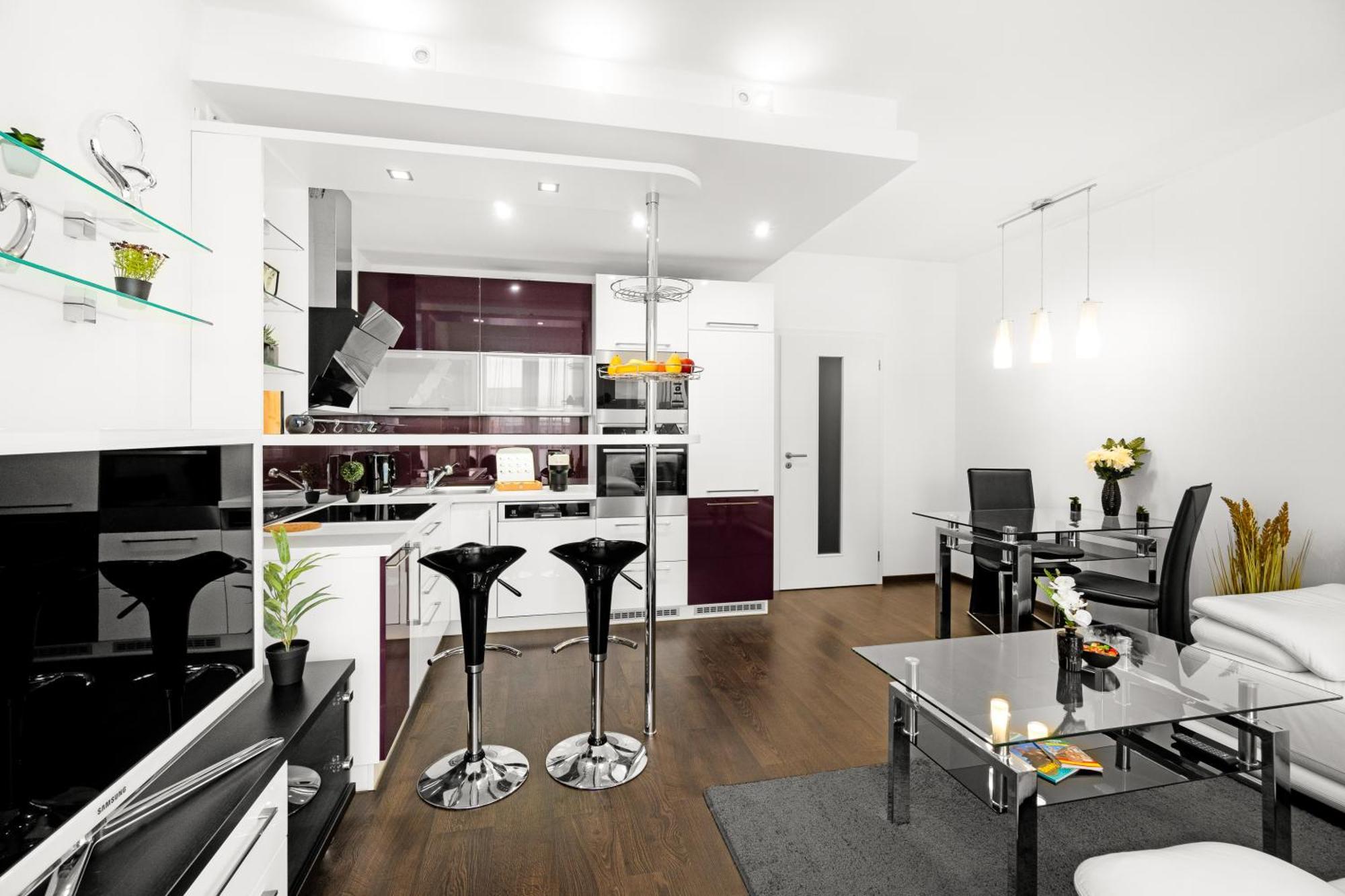 Apartment New Beautiful In The Center Of With Option Garage Parking *