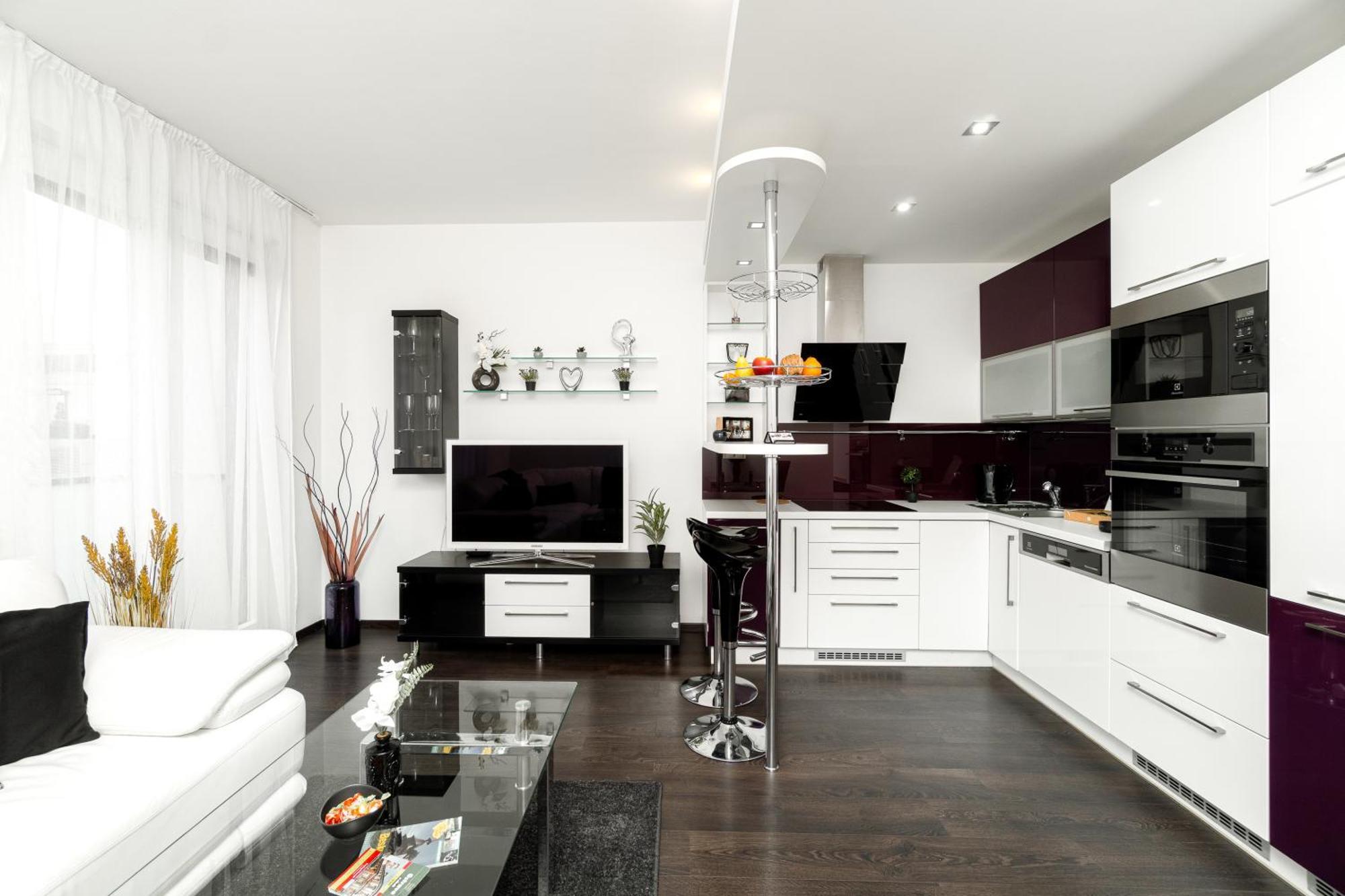 New Beautiful In The Center Of With Option Garage Parking Apartmán
