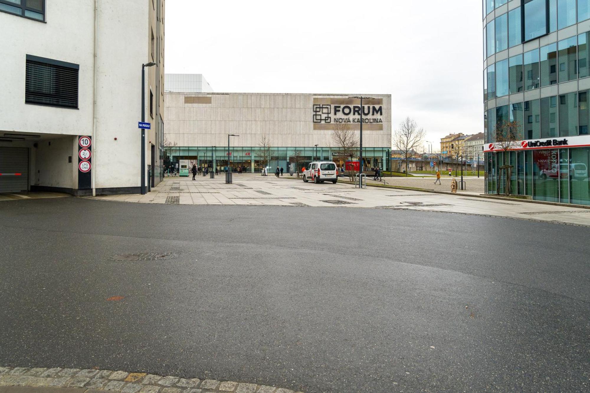 New Beautiful In The Center Of With Option Garage Parking *