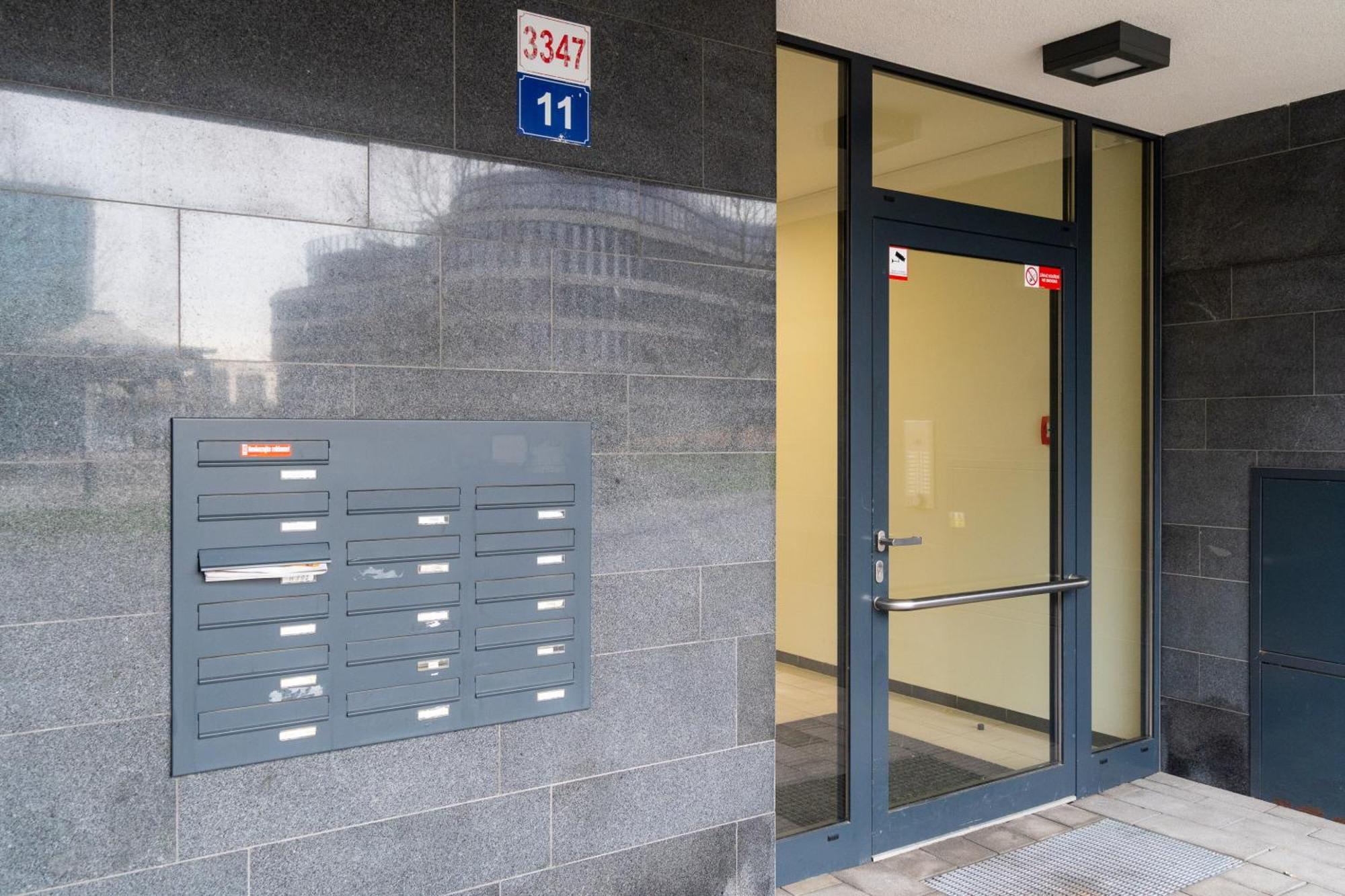 New Beautiful In The Center Of With Option Garage Parking *