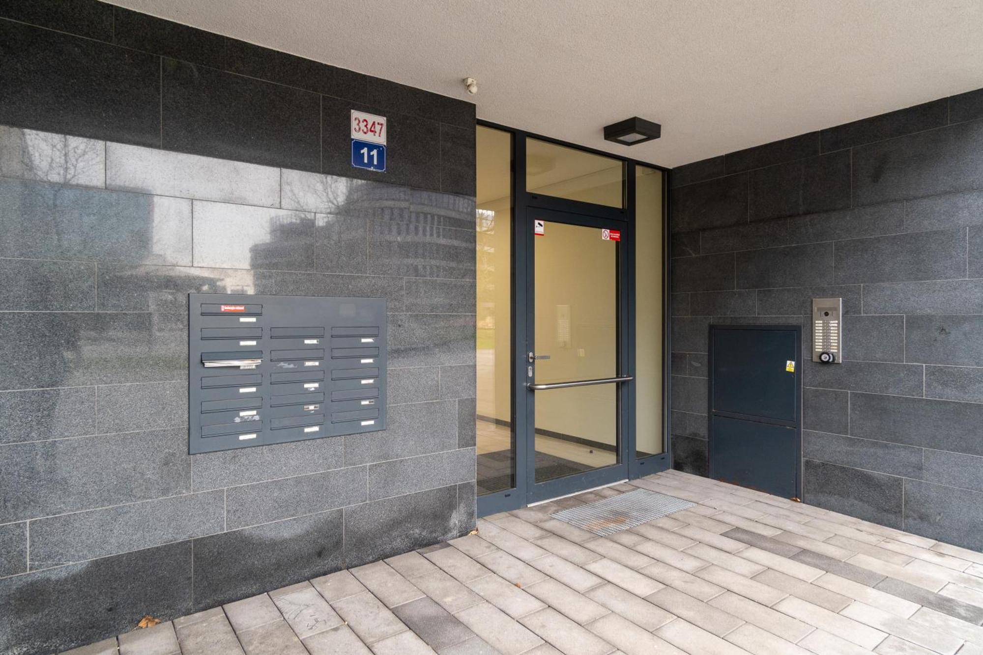 New Beautiful In The Center Of With Option Garage Parking