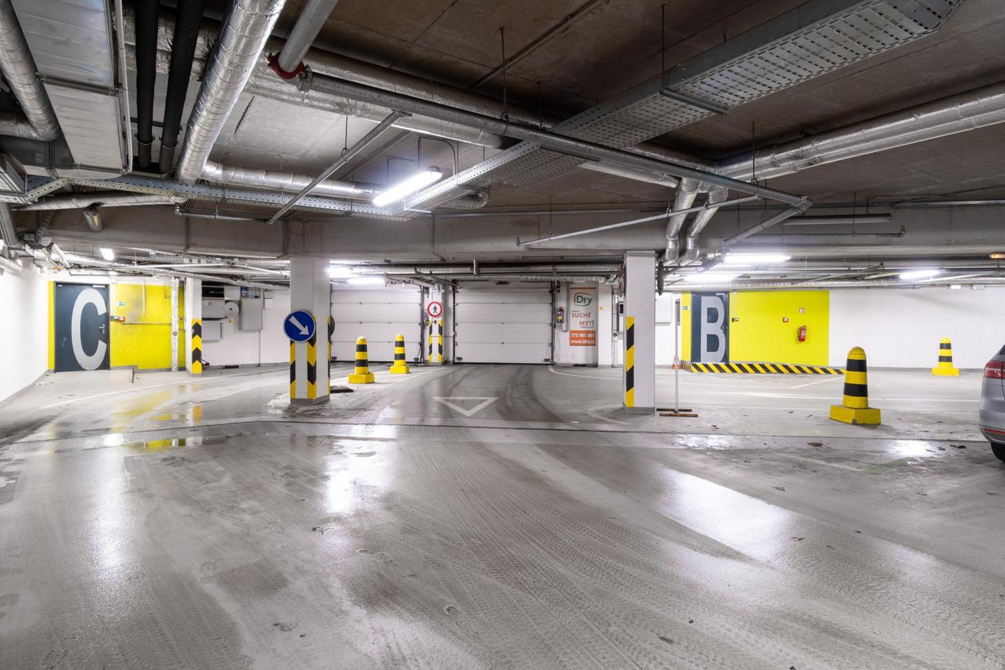 New Beautiful In The Center Of With Option Garage Parking *