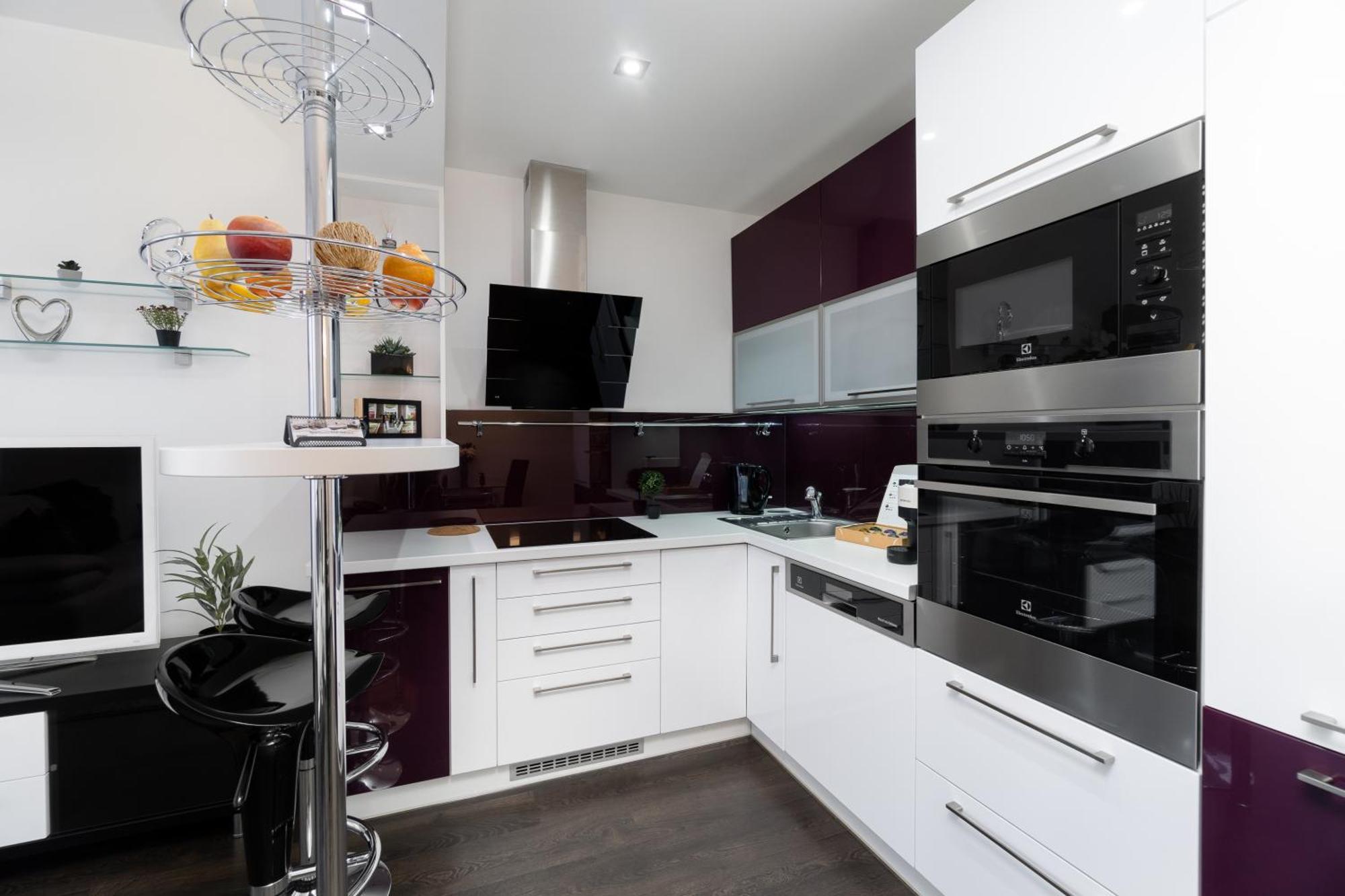 Apartment New Beautiful In The Center Of With Option Garage Parking *