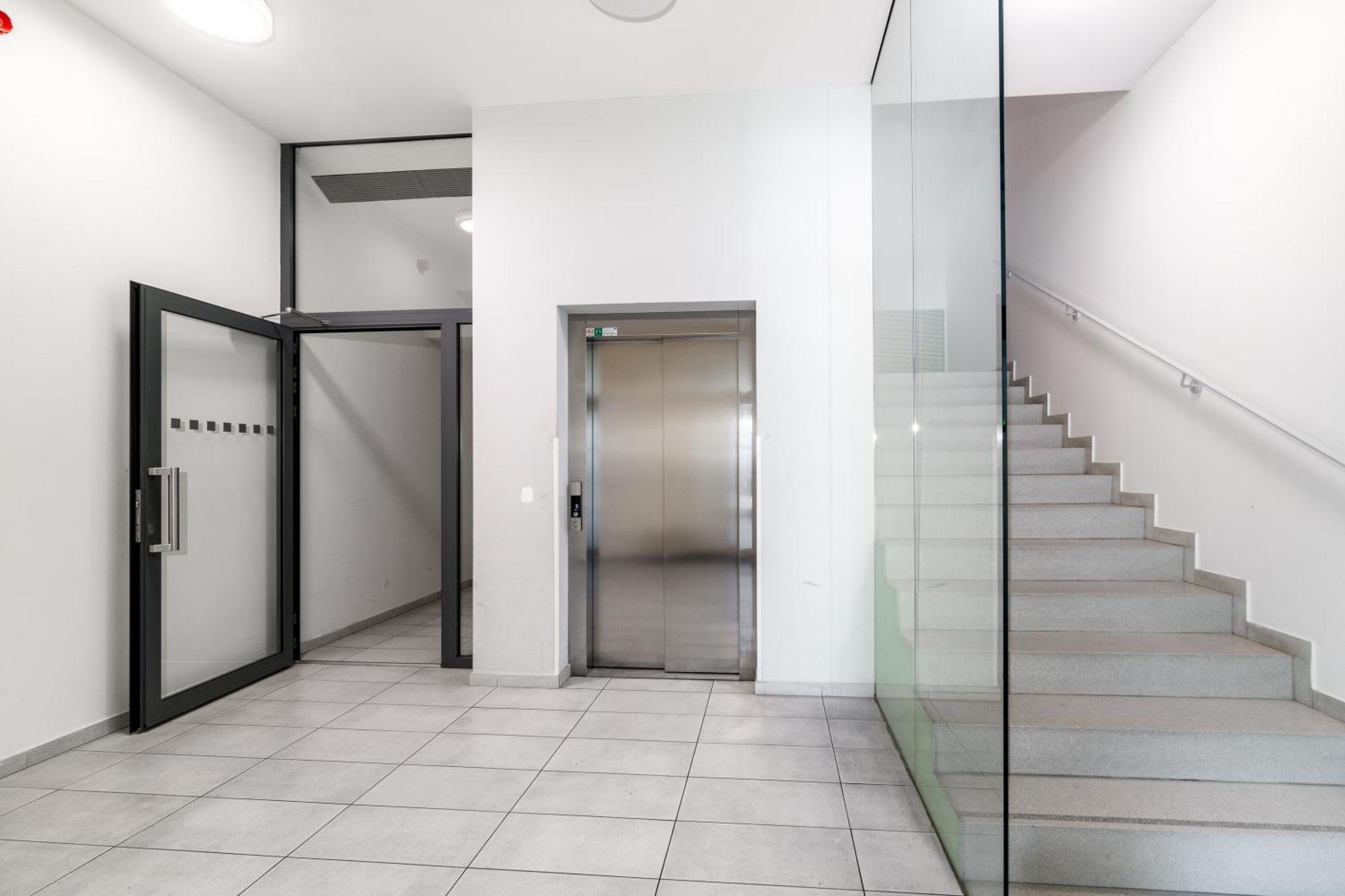 New Beautiful In The Center Of With Option Garage Parking Apartment *