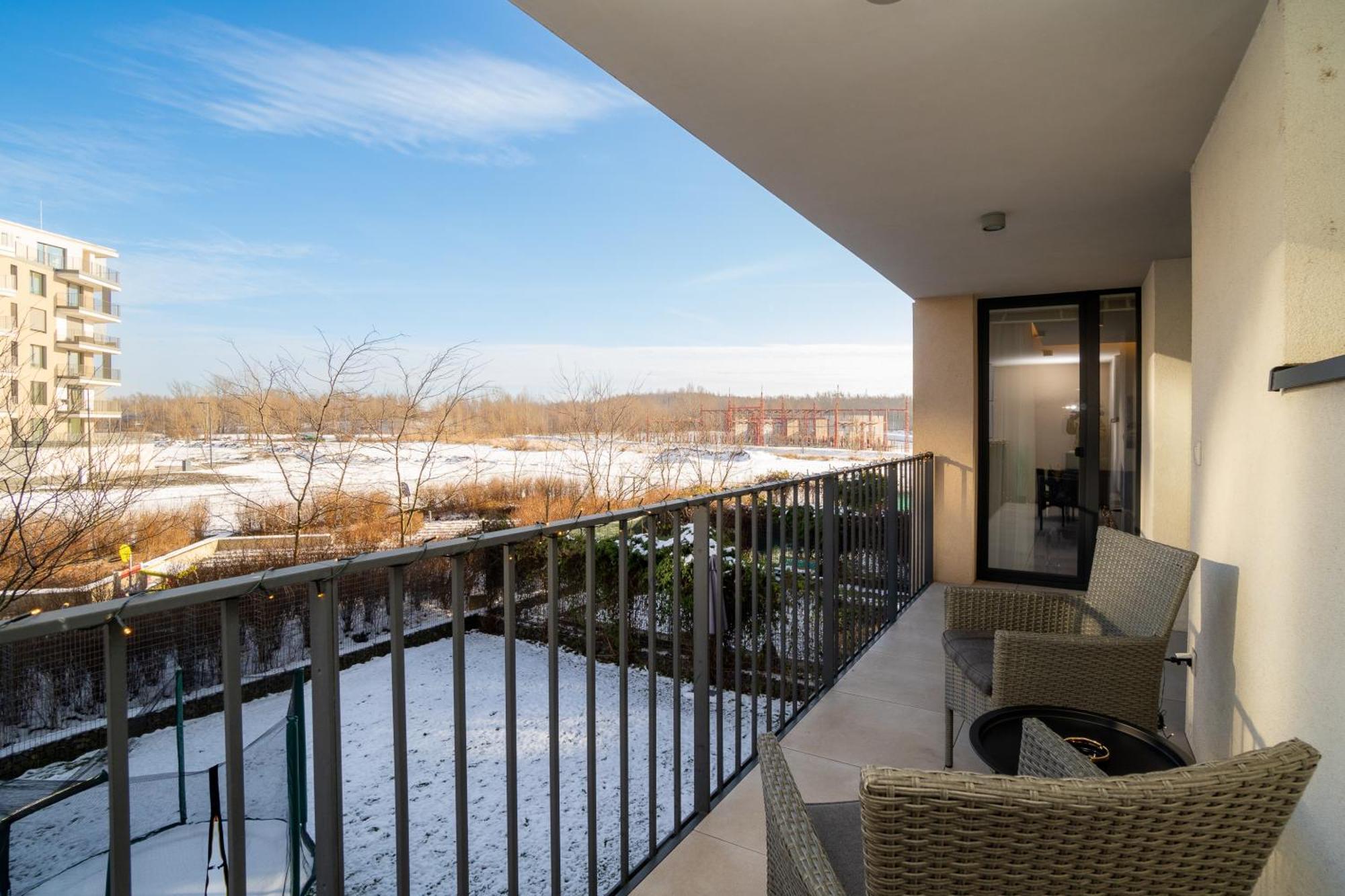 New Beautiful In The Center Of With Option Garage Parking *