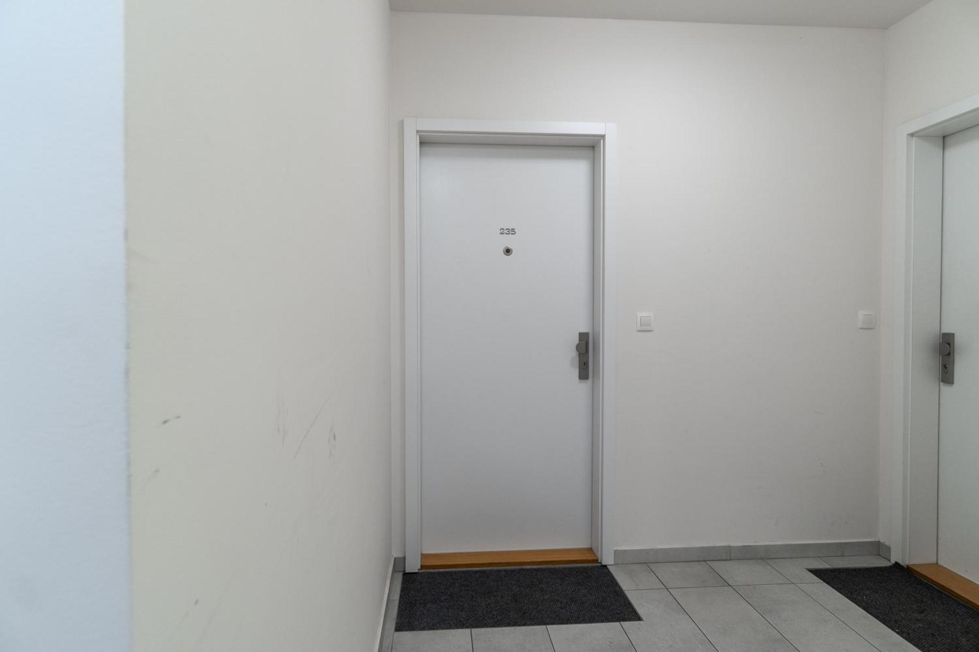 New Beautiful In The Center Of With Option Garage Parking Apartment *