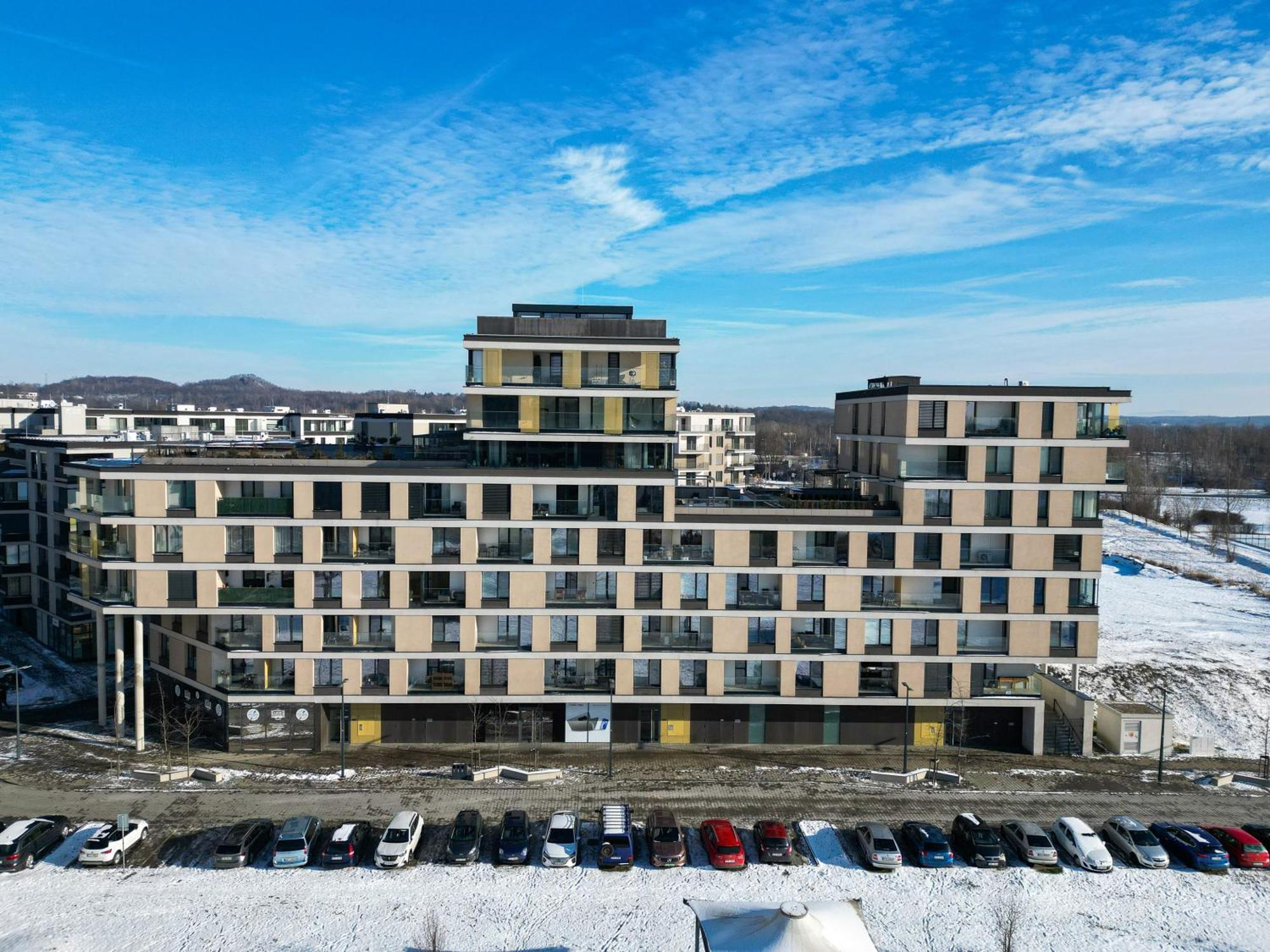 New Beautiful In The Center Of With Option Garage Parking *
